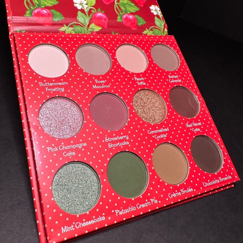 Strawberry Shortcake Eyelash Curler and Palette Set 🍓 - Picture 2 of 8